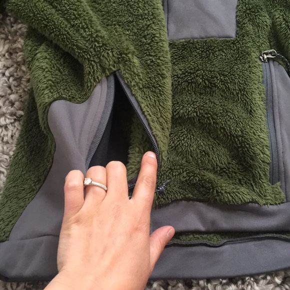 Women's Mountain Hardwear Fleece. Size Large - Picture 5 of 8